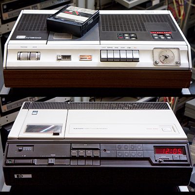 2 top-loading N1500 / N1702 video recorders